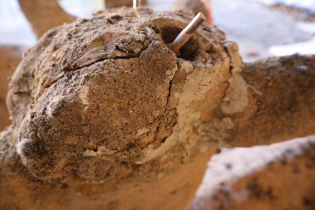Signs of crude repairs